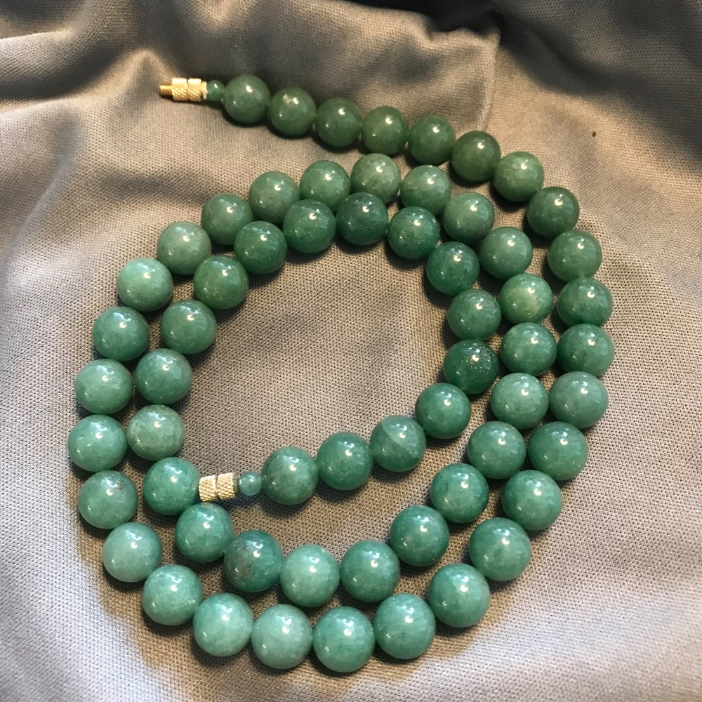 Lovely Vintage 24" Jade Bead Necklace
